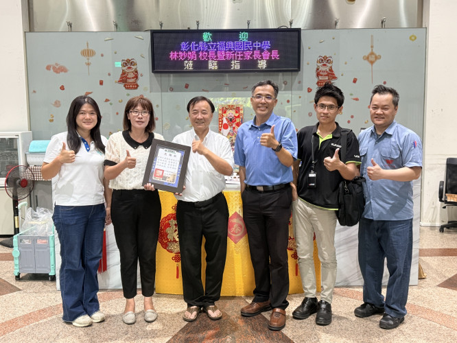 1151021拜訪世鴻企業粘董事長
