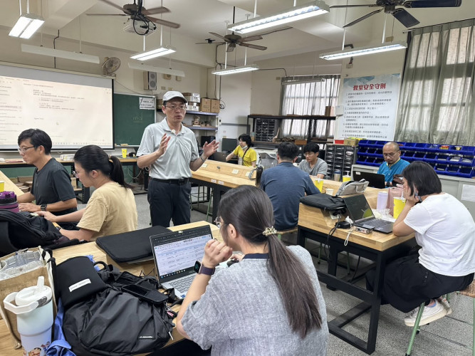 1151029科技議題專題增能-資議 AI 實驗室