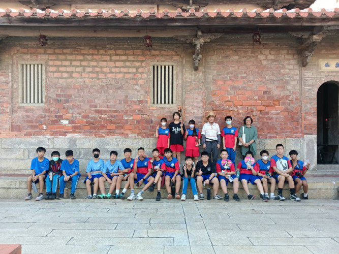 1151029在地生態社龍山寺導覽